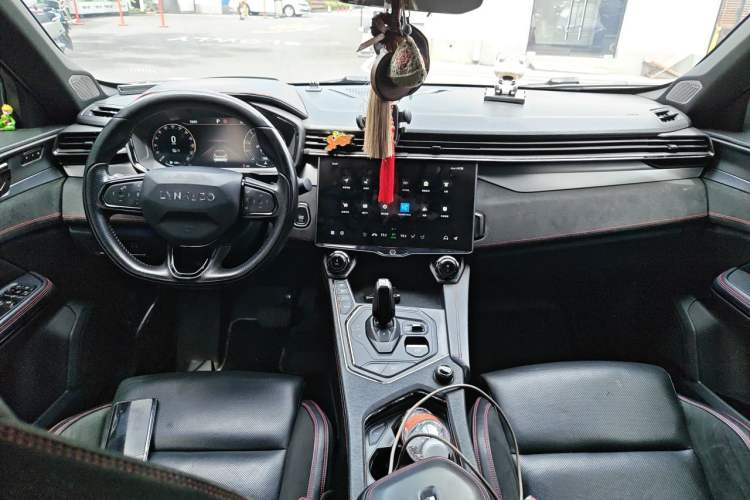 Used Lynk & Co 05 2020 2.0TD Four-Wheel Drive HypeHalo Center Console