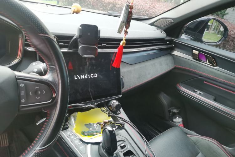 Used Lynk & Co 05 2020 2.0TD Four-Wheel Drive HypeHalo Center Console