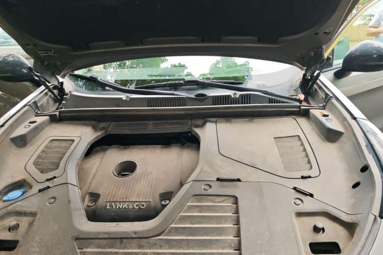 Used Lynk & Co 05 2020 2.0TD Two-Wheel Drive Shine Halo Engine Bay