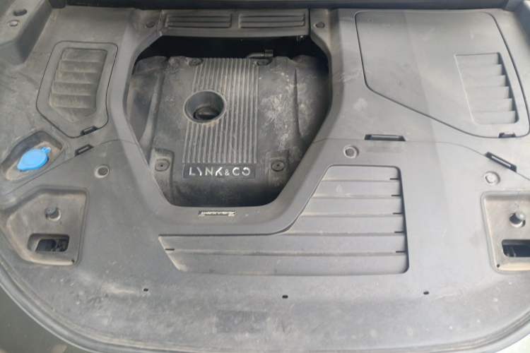 Used Lynk & Co 05 2020 2.0TD Four-Wheel Drive HypeHalo Engine Bay