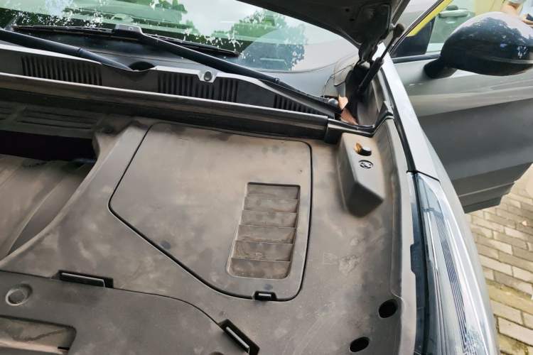 Used Lynk & Co 05 2020 2.0TD Two-Wheel Drive Shine Halo Engine Bay Left