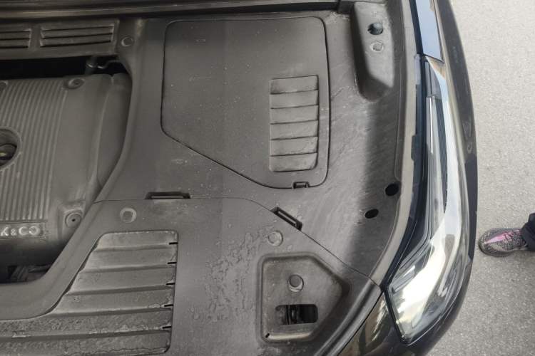 Used Lynk & Co 05 2020 2.0TD Four-Wheel Drive HypeHalo Engine Bay Left