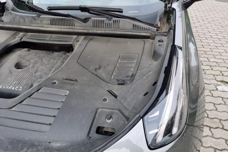 Used Lynk & Co 05 2020 2.0TD Four-Wheel Drive HypeHalo Engine Bay Left