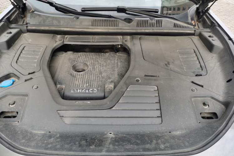 Used Lynk & Co 05 2020 2.0TD Four-Wheel Drive HypeHalo Engine Bay