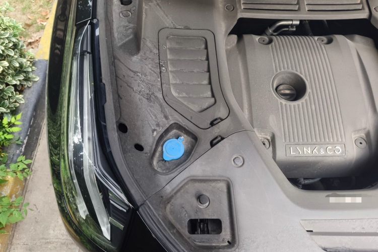 Used Lynk & Co 05 2020 2.0TD Four-Wheel Drive HypeHalo Engine Bay Right