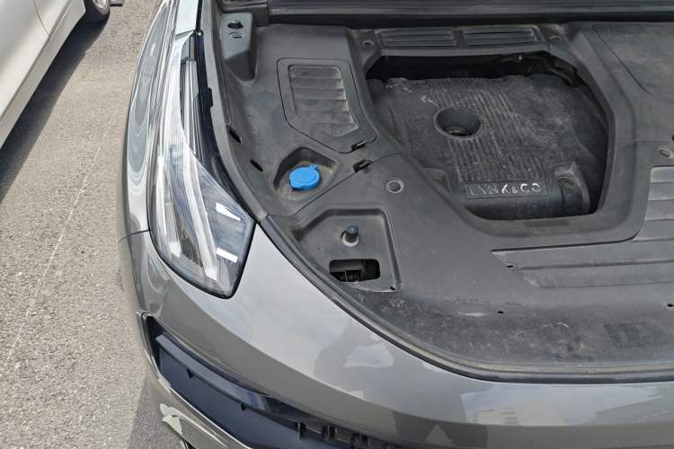 Used Lynk & Co 05 2020 2.0TD Four-Wheel Drive HypeHalo Engine Bay Right