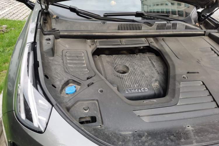 Used Lynk & Co 05 2020 2.0TD Four-Wheel Drive HypeHalo Engine Bay Right