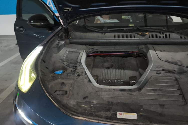 Used Lynk & Co 05 2020 2.0TD Two-Wheel Drive Shine Halo Engine Bay Right