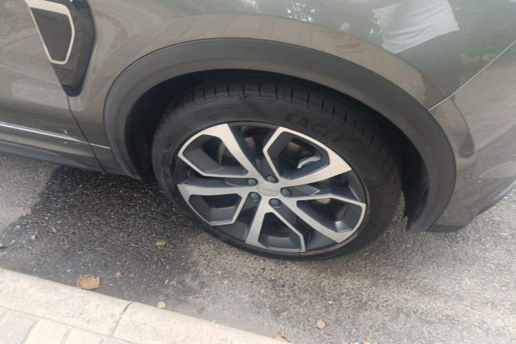 Used Lynk & Co 05 2020 2.0TD Four-Wheel Drive HypeHalo Exterior 4