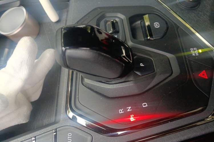 Used Lynk & Co 05 2020 2.0TD Four-Wheel Drive HypeHalo Gear Lever