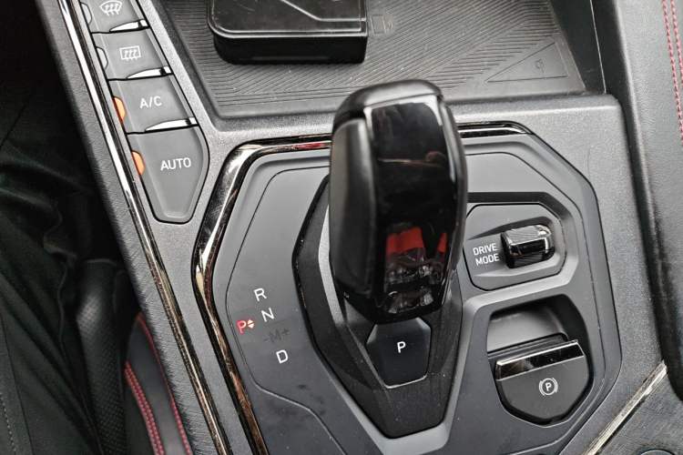 Used Lynk & Co 05 2020 2.0TD Four-Wheel Drive HypeHalo Gear Lever