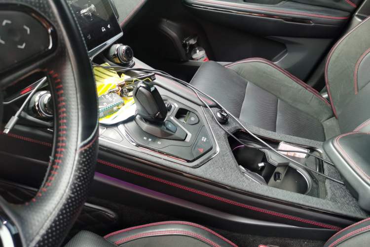 Used Lynk & Co 05 2020 2.0TD Four-Wheel Drive HypeHalo Gear Lever