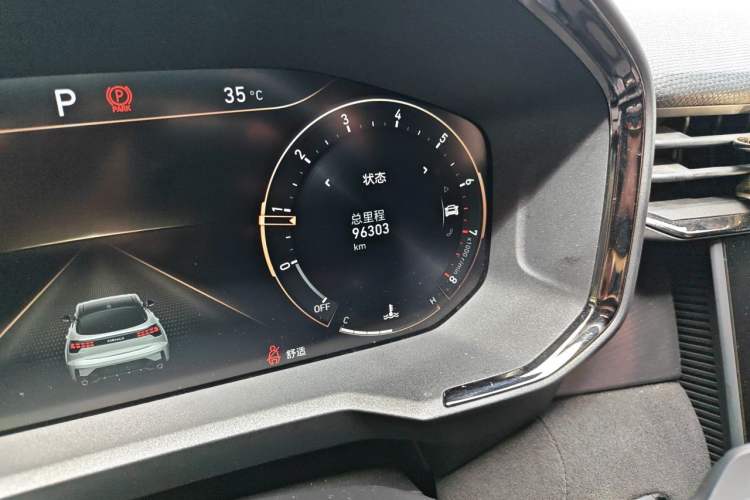 Used Lynk & Co 05 2020 2.0TD Four-Wheel Drive HypeHalo Odometer Close Up