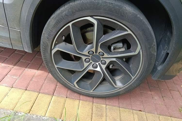 Used Lynk & Co 05 2020 2.0TD Two-Wheel Drive Shine Halo Right Front Wheel Hub