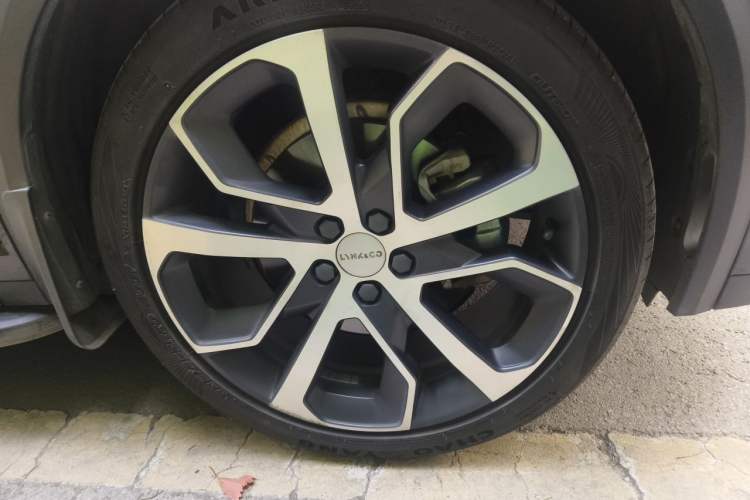 Used Lynk & Co 05 2020 2.0TD Four-Wheel Drive HypeHalo Right Front Wheel Hub