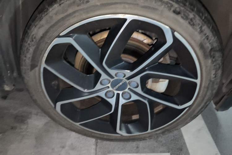 Used Lynk & Co 05 2020 2.0TD Two-Wheel Drive Shine Halo Right Front Wheel Hub