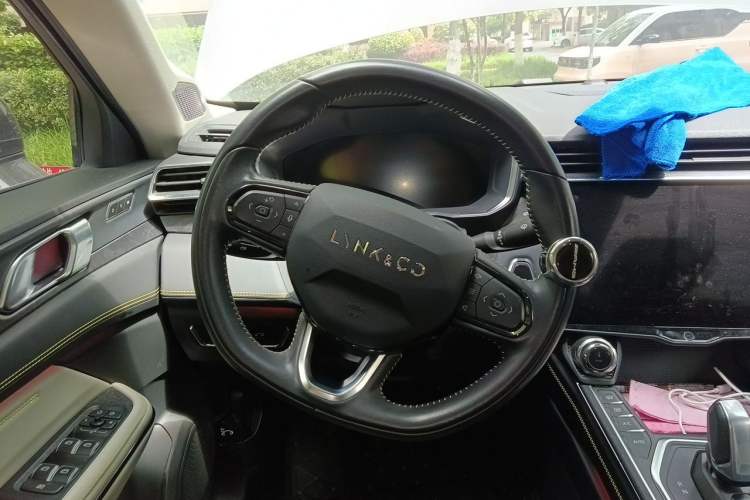 Used Lynk & Co 05 2020 2.0TD Two-Wheel Drive Shine Halo Steering Wheel
