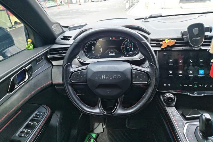 Used Lynk & Co 05 2020 2.0TD Four-Wheel Drive HypeHalo Steering Wheel