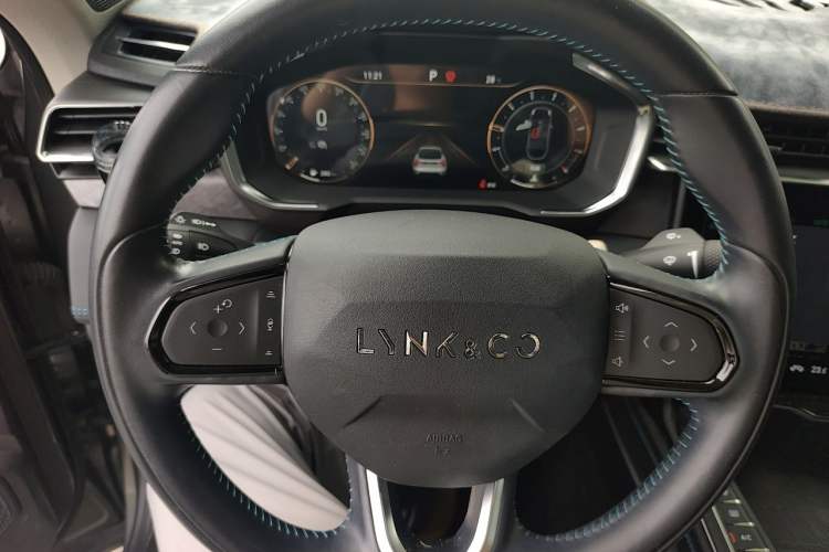 Used Lynk & Co 05 2020 2.0TD Two-Wheel Drive Shine Halo Steering Wheel
