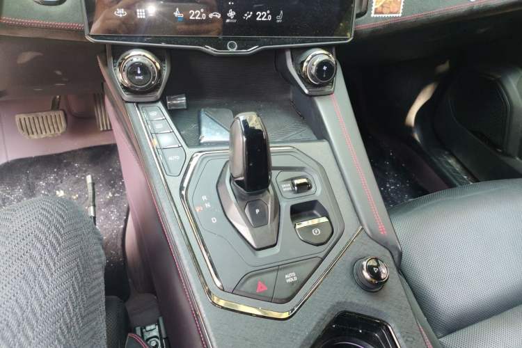 Used Lynk & Co 05 2020 2.0TD Four-Wheel Drive HypeHalo Gear Lever