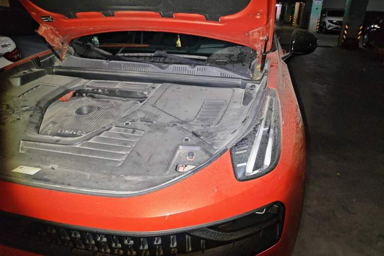 Used Lynk & Co 05 2020 2.0TD Four-Wheel Drive HypeHalo Engine Bay Left