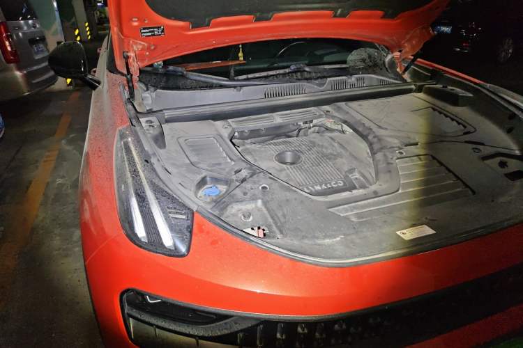 Used Lynk & Co 05 2020 2.0TD Four-Wheel Drive HypeHalo Engine Bay Right