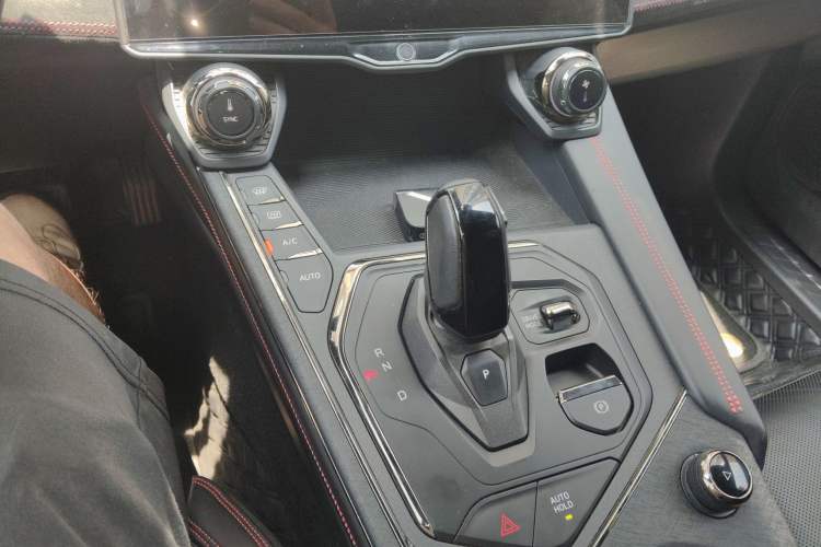 Used Lynk & Co 05 2020 2.0TD Four-Wheel Drive HypeHalo Gear Lever