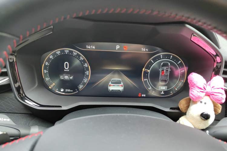 Used Lynk & Co 05 2020 2.0TD Four-Wheel Drive HypeHalo Instrument Cluster