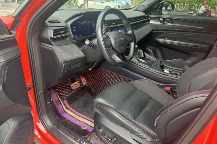 Used Lynk & Co 05 2020 2.0TD Four-Wheel Drive HypeHalo Interior 2