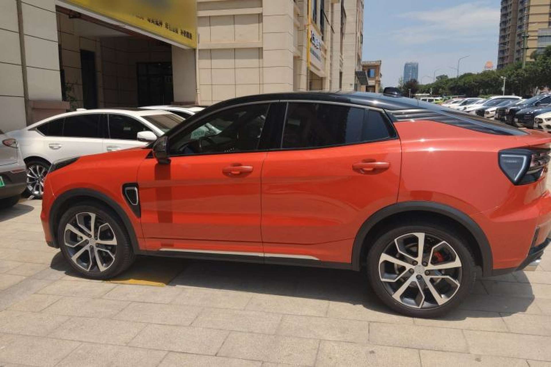 Used Lynk & Co 05 2020 2.0TD Four-Wheel Drive HypeHalo Left Side
