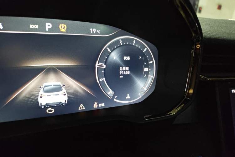 Used Lynk & Co 05 2020 2.0TD Four-Wheel Drive HypeHalo Odometer Close Up