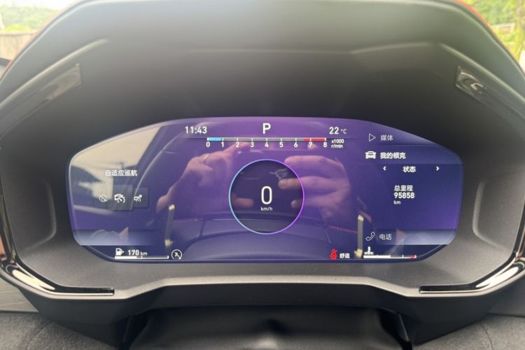 Used Lynk & Co 05 2020 2.0TD Four-Wheel Drive HypeHalo Odometer Close Up