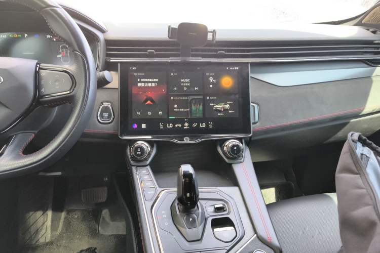 Used Lynk & Co 05 2020 2.0TD Four-Wheel Drive HypeHalo Audio And AC Panel