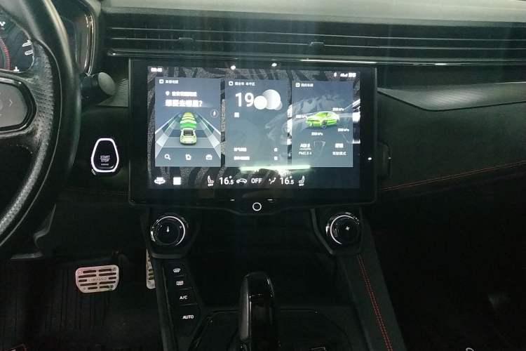 Used Lynk & Co 05 2020 2.0TD Four-Wheel Drive HypeHalo Audio And AC Panel