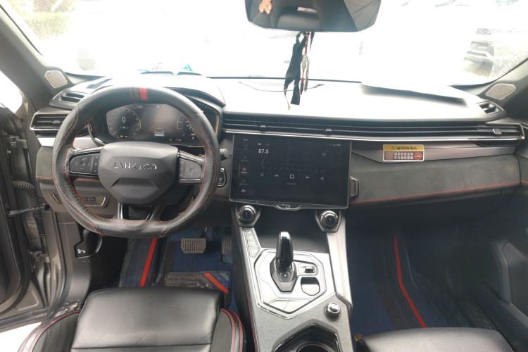 Used Lynk & Co 05 2020 2.0TD Four-Wheel Drive HypeHalo Center Console