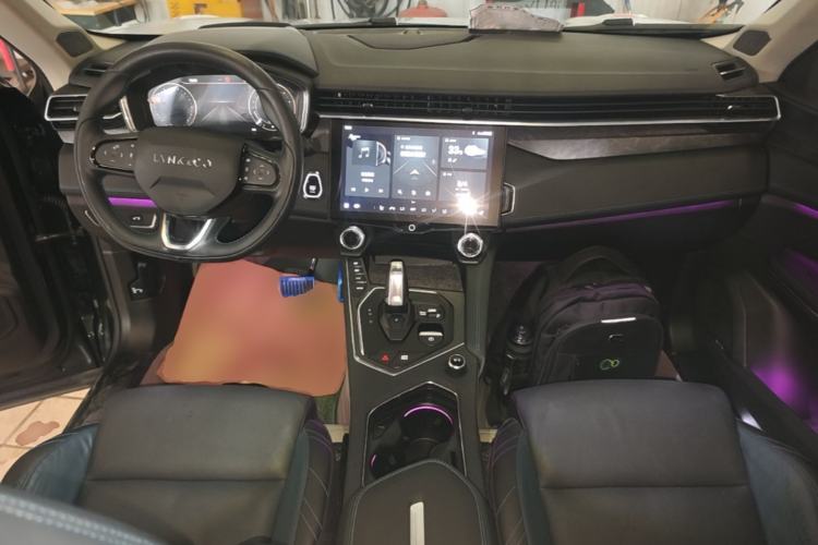 Used Lynk & Co 05 2020 2.0TD Two-Wheel Drive Shine Halo Center Console
