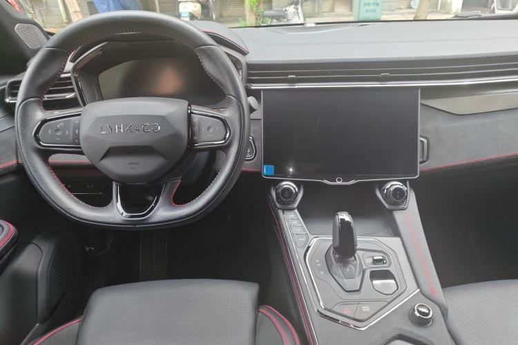Used Lynk & Co 05 2020 2.0TD Four-Wheel Drive HypeHalo Center Console