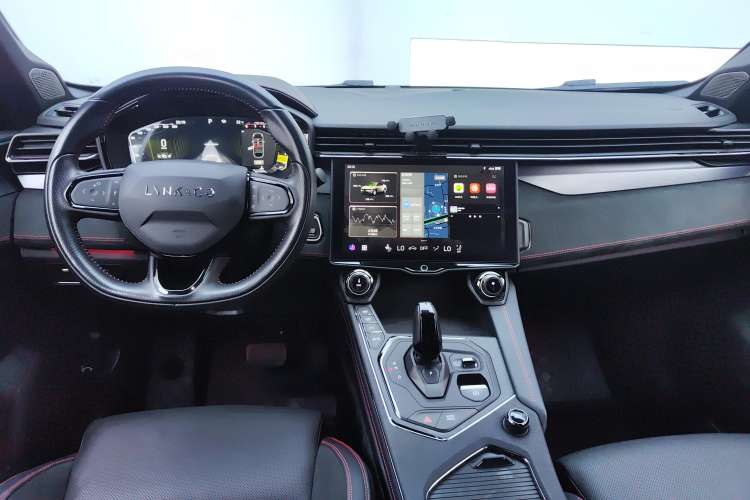 Used Lynk & Co 05 2020 2.0TD Four-Wheel Drive HypeHalo Center Console