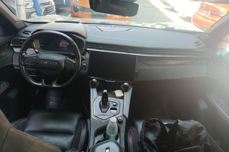 Used Lynk & Co 05 2020 2.0TD Four-Wheel Drive HypeHalo Center Console