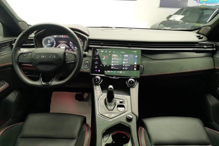 Used Lynk & Co 05 2020 2.0TD Four-Wheel Drive HypeHalo Center Console