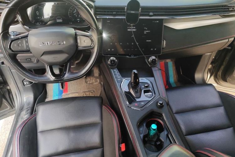 Used Lynk & Co 05 2020 2.0TD Four-Wheel Drive HypeHalo Center Console