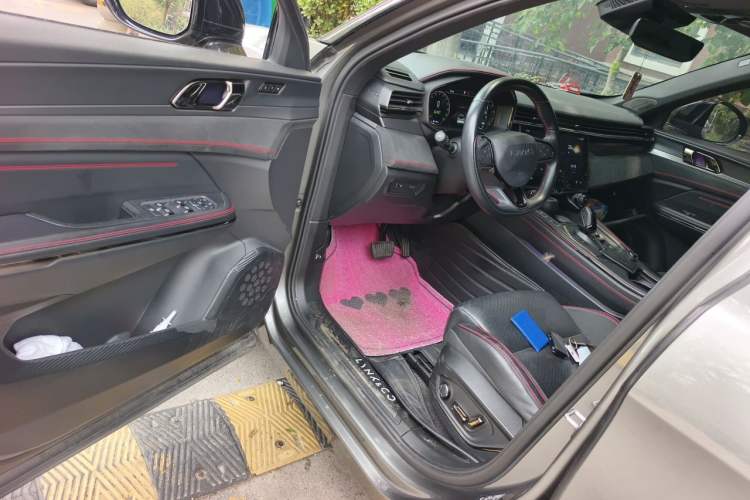 Used Lynk & Co 05 2020 2.0TD Four-Wheel Drive HypeHalo Driver Seat