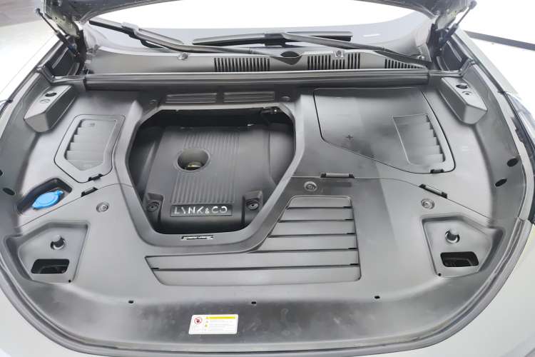 Used Lynk & Co 05 2020 2.0TD Four-Wheel Drive HypeHalo Engine Bay