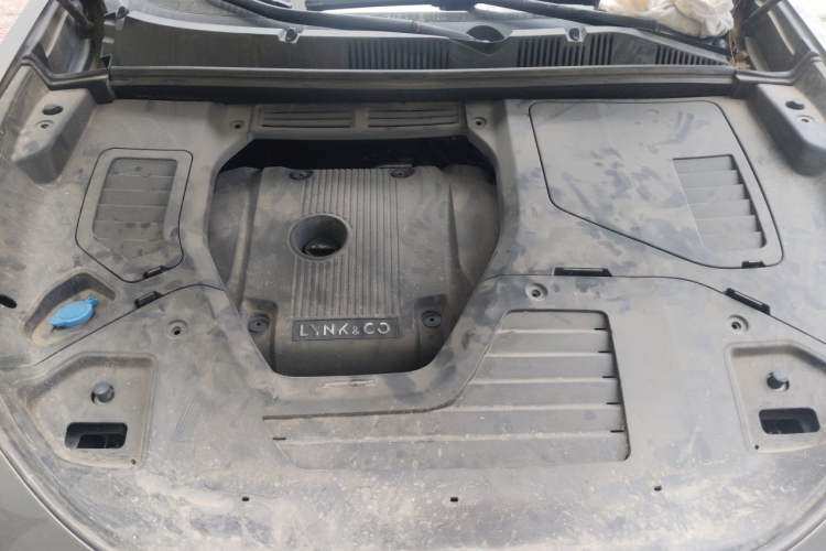 Used Lynk & Co 05 2020 2.0TD Four-Wheel Drive HypeHalo Engine Bay