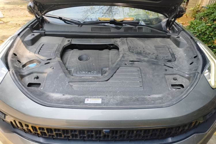 Used Lynk & Co 05 2020 2.0TD Four-Wheel Drive HypeHalo Engine Bay