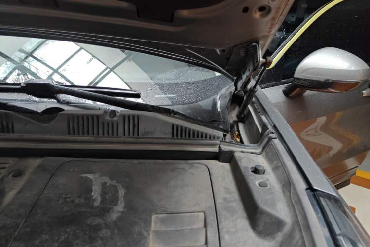 Used Lynk & Co 05 2020 2.0TD Two-Wheel Drive Zhaoyang Plus Engine Bay Left