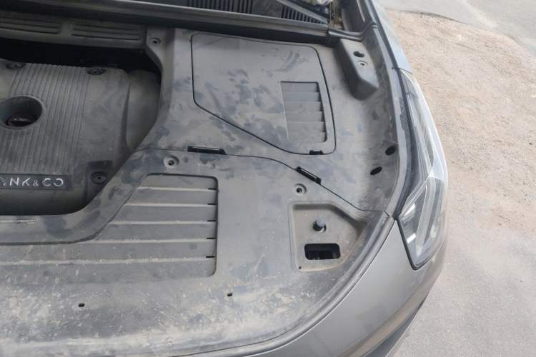 Used Lynk & Co 05 2020 2.0TD Four-Wheel Drive HypeHalo Engine Bay Left