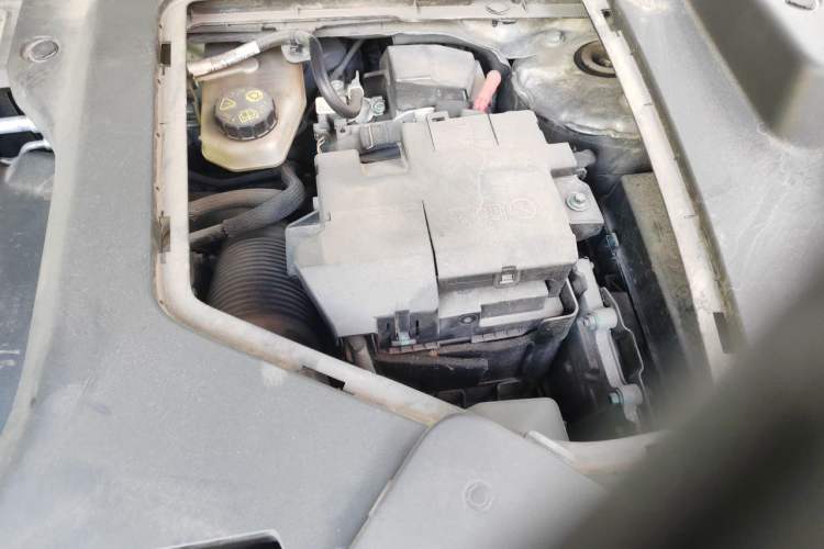 Used Lynk & Co 05 2020 2.0TD Four-Wheel Drive HypeHalo Engine Bay Left