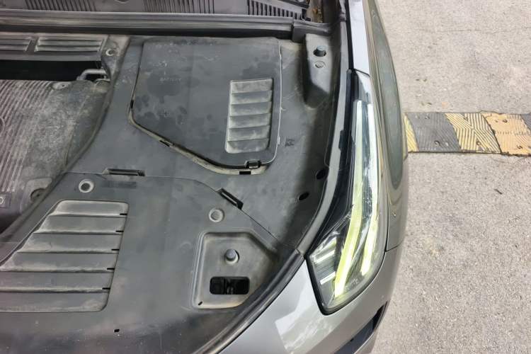 Used Lynk & Co 05 2020 2.0TD Four-Wheel Drive HypeHalo Engine Bay Left
