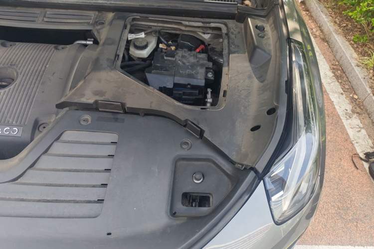 Used Lynk & Co 05 2020 2.0TD Two-Wheel Drive Shine Halo Engine Bay Left